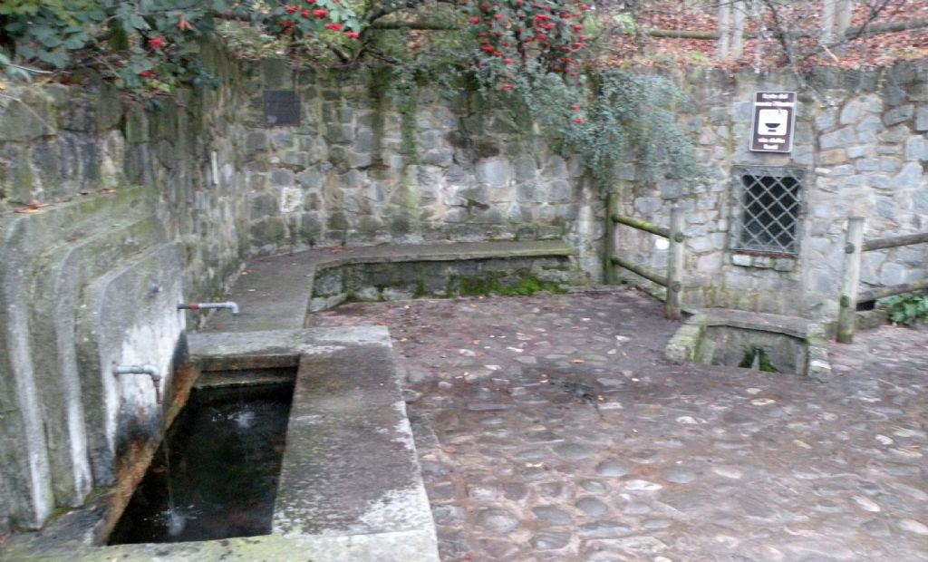 Una fontana lungo la strada
